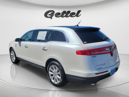 2017 Lincoln MKT Base