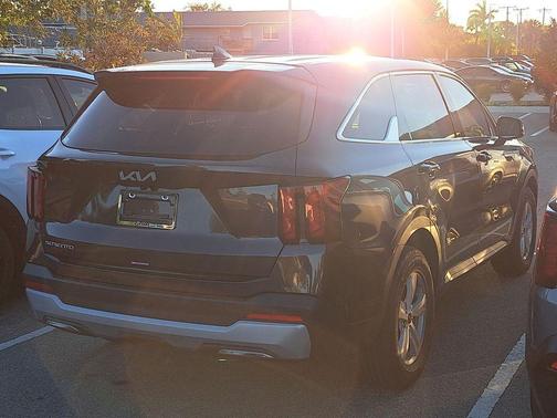 2025 Kia Sorento LX