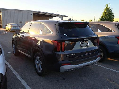 2025 Kia Sorento LX