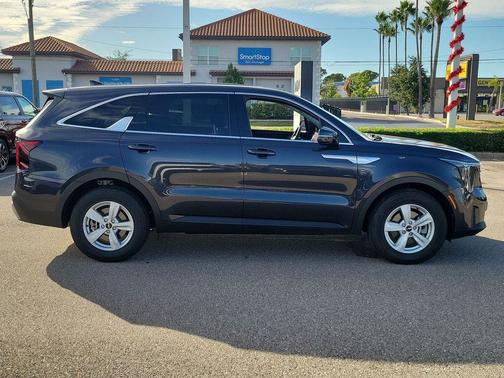 2025 Kia Sorento LX
