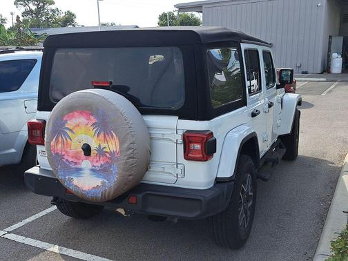 2024 Jeep Wrangler 4-Door Sahara 4x4