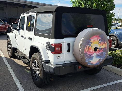 2024 Jeep Wrangler 4-Door Sahara 4x4