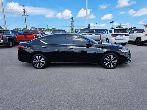 2022 Nissan Altima 2.5 SL