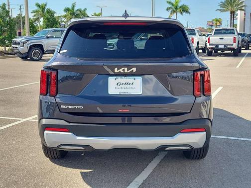 2025 Kia Sorento LX