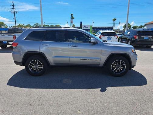 2019 Jeep Grand Cherokee Laredo