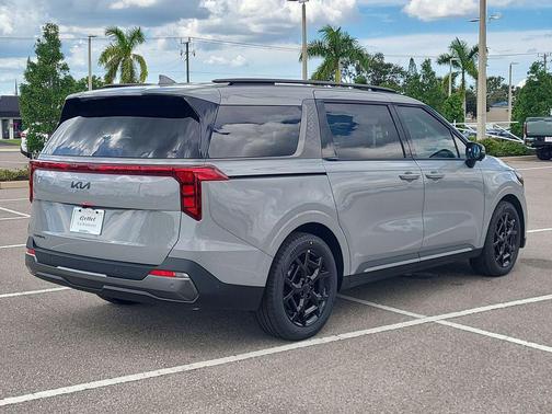 2026 Kia Carnival SX