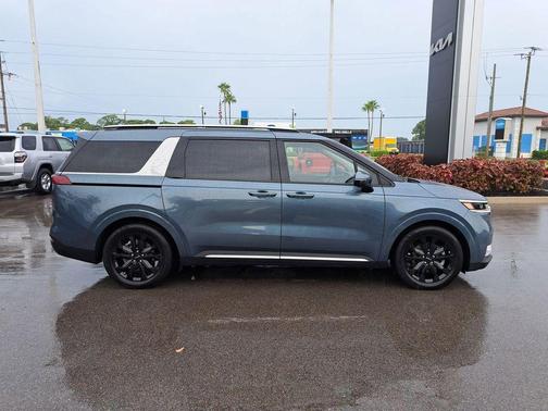 2023 Kia Carnival SX