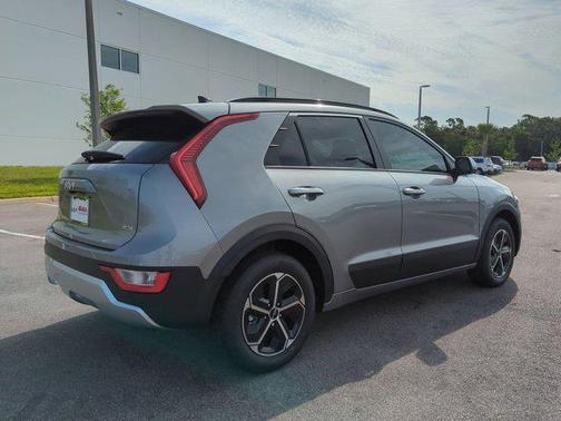 2023 Kia Niro LX