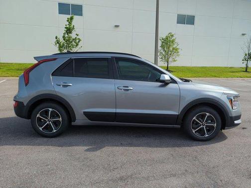 2023 Kia Niro LX
