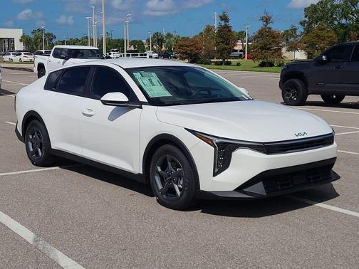 2025 Kia K4 LXS
