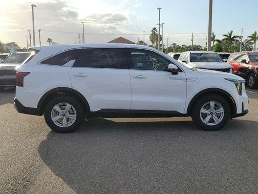 2025 Kia Sorento LX