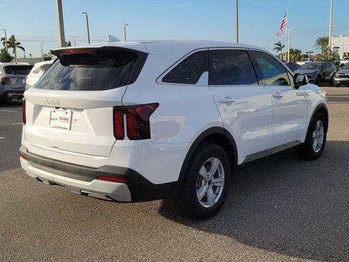 2025 Kia Sorento LX