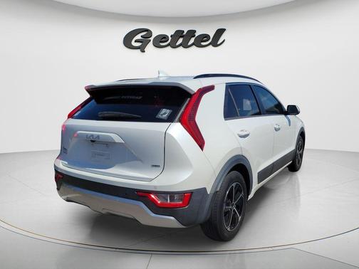 Snow White Pearl 2023 Kia Niro EX