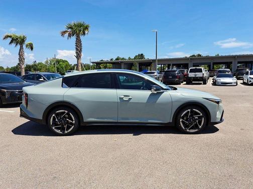 2025 Kia K4 GT-Line