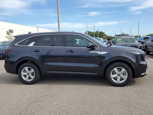 2025 Kia Sorento LX
