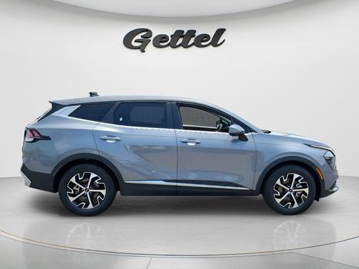 Everlasting Silver 2025 Kia Sportage EX