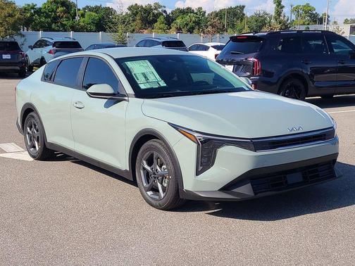 2025 Kia K4 LXS