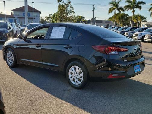 2020 Hyundai ELANTRA SE