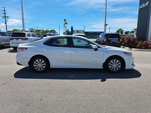 2019 Toyota Camry Hybrid LE