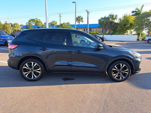 2022 Ford Escape SE