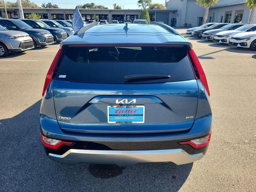 2023 Kia Niro SX