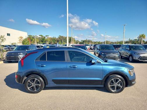 2023 Kia Niro SX