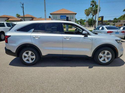 2022 Kia Sorento LX