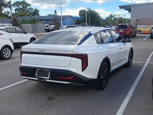 2025 Kia K4 LXS