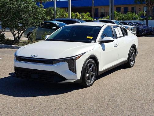 2025 Kia K4 LXS