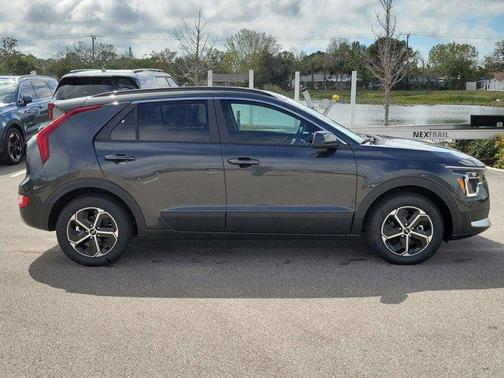 2025 Kia Niro LX