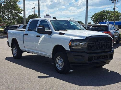 2024 RAM 2500 Tradesman Crew Cab 4x4 6'4' Box