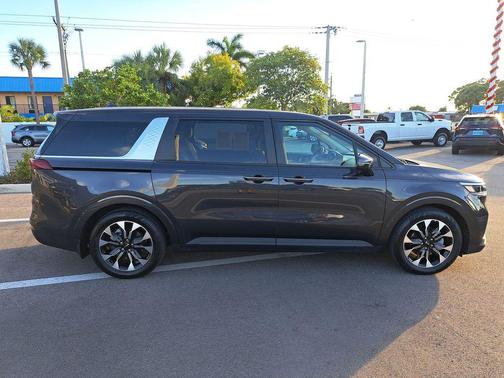 2024 Kia Carnival EX