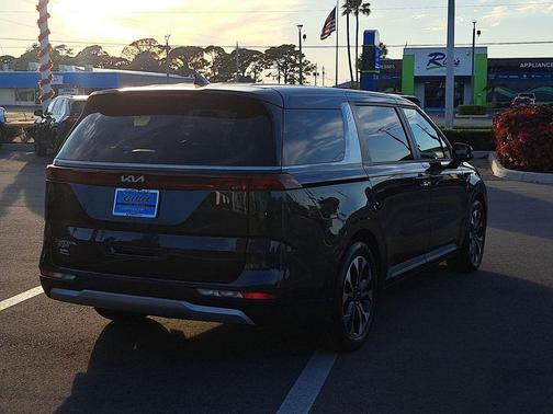 2024 Kia Carnival EX