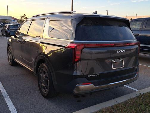 2025 Kia Carnival Hybrid SX