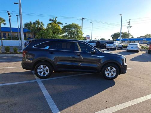 2025 Kia Sorento LX