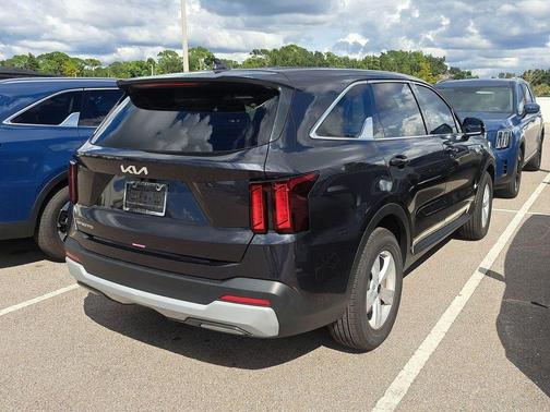 2025 Kia Sorento LX