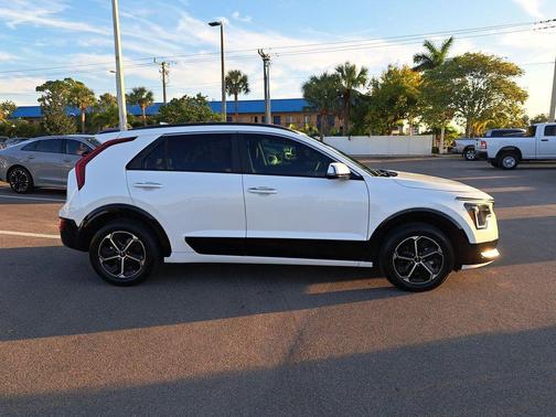 2025 Kia Niro SX