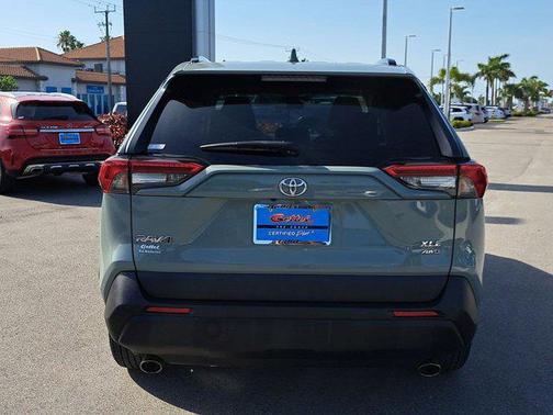 2022 Toyota RAV4 XLE