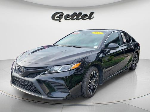 Midnight Black Metallic 2020 Toyota Camry SE