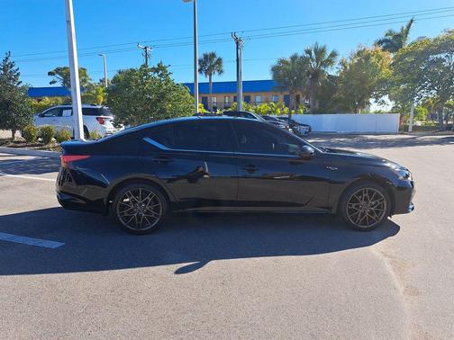 2025 Nissan Altima SR FWD