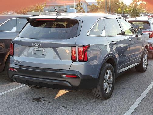 2023 Kia Sorento LX