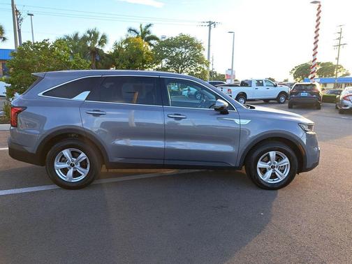 2023 Kia Sorento LX
