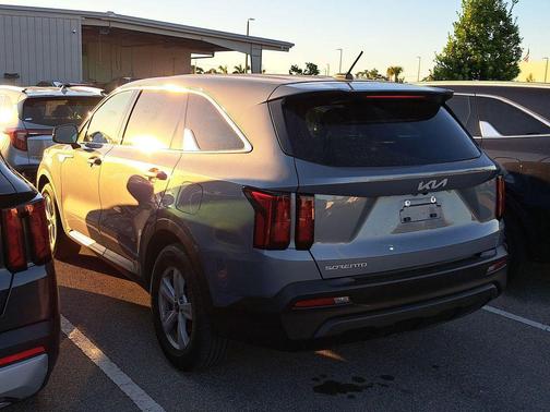 2023 Kia Sorento LX