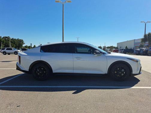 2025 Kia K4 GT-Line Turbo