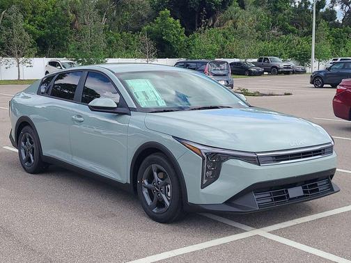 2025 Kia K4 LXS