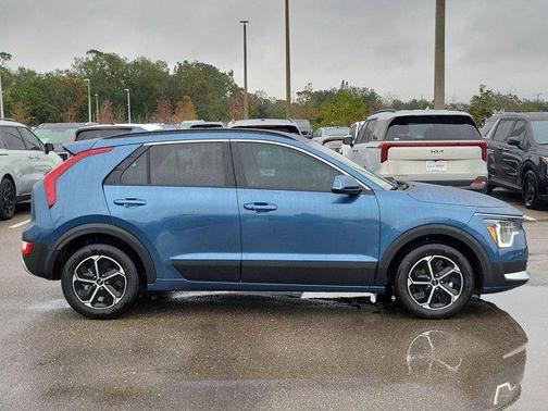 2025 Kia Niro EX