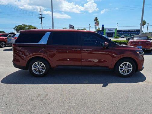 2022 Kia Carnival LXS