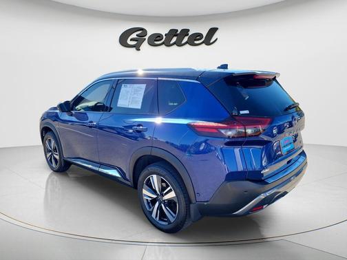 Caspian Blue Metallic/Super Black 2023 Nissan Rogue SL