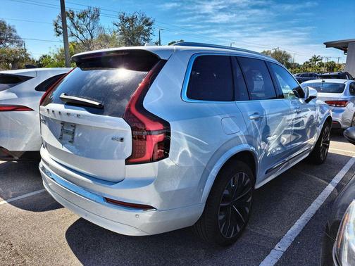 2025 Volvo XC90 B5 Ultra 7-Seater
