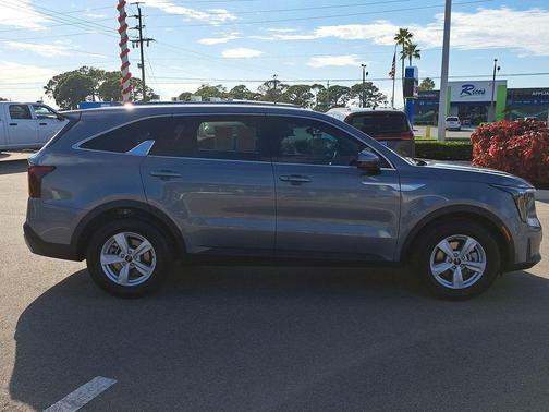 2025 Kia Sorento LX